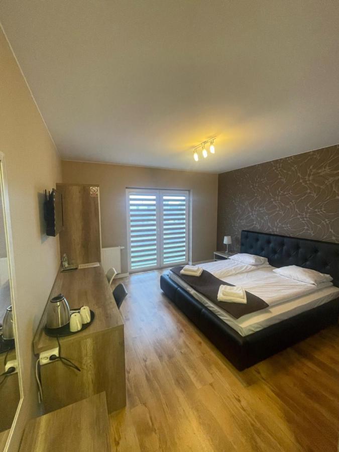 Hotel Pod Strzecha Кельце Экстерьер фото