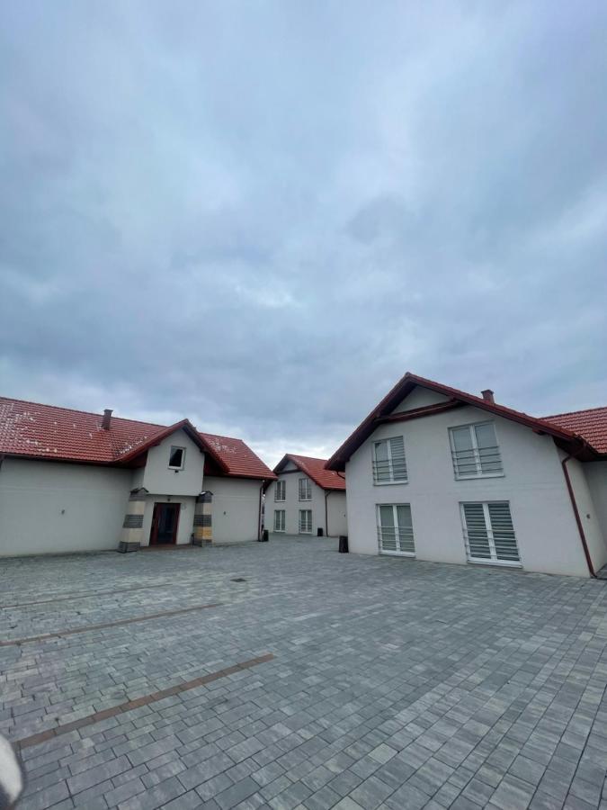 Hotel Pod Strzecha Кельце Экстерьер фото